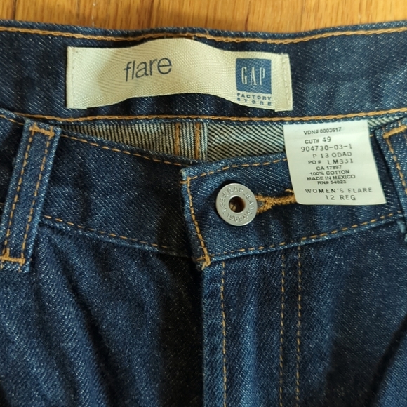 Gap Flare Jeans - Picture 2 of 4